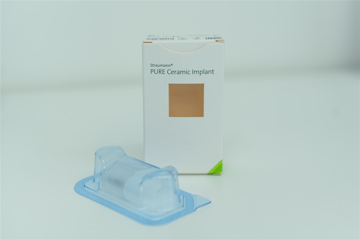 Straumann PURE Ceramic Implant — ambalaj original